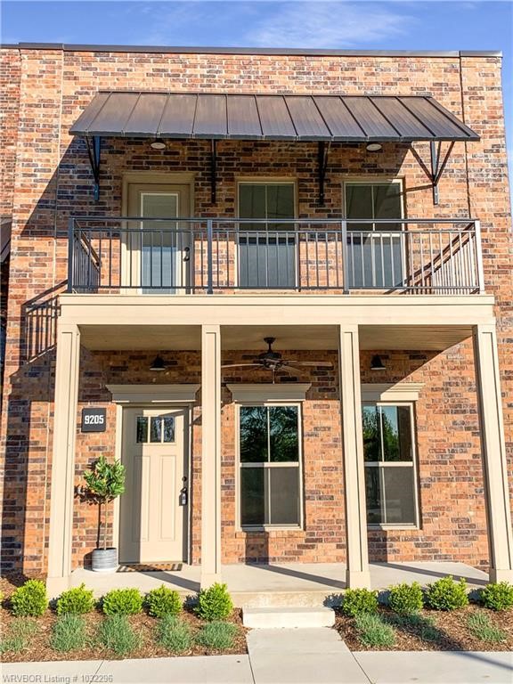 Discover a home that combines practicality with modern design. This well-crafted property offers high-quality finishes and thoughtful details throughout. The kitchen features granite countertops, stainless steel appliances, and stylish lighting. With direct access to the Fort Smith Master Trail System, outdoor recreation is just steps away. A space designed for work, relaxation, and everyday living.