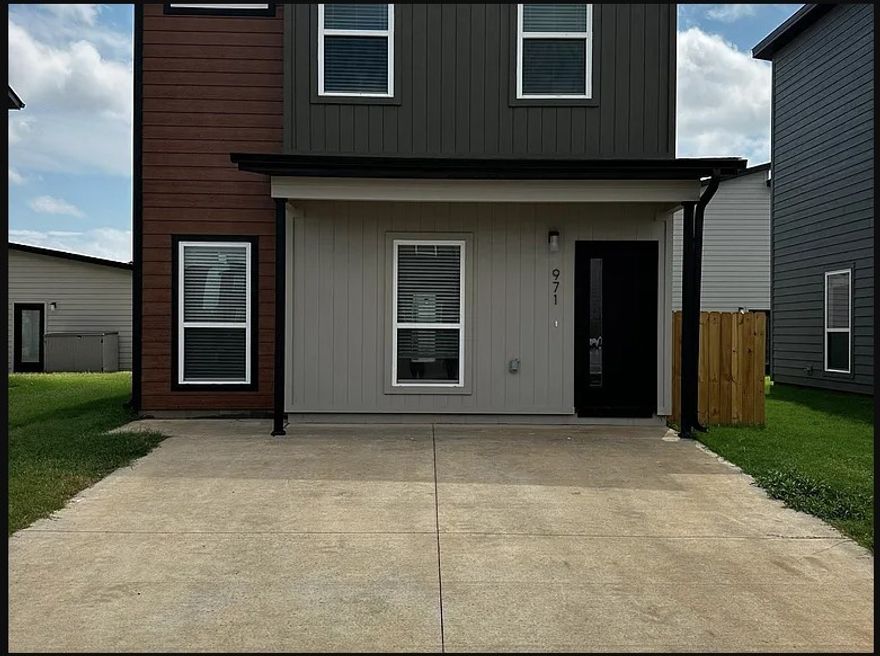 2 year old home in a great new neighborhood in Centerton approximately 10 minutes to Walmart Home Office and downtown Bentonville. 3 bedrooms with 2 full baths and a 1/2 bath and an office!! This new construction features all new stainless appliances and comes with a washer and dryer. All lawn care is included. 2 dog parks within waking distance. Agent Owned.  Currently Tenant Occupied until 6/7/2925

1-year lease $1500/month. No application fee. Pets are welcome with a $250/pet non-refundable deposit.