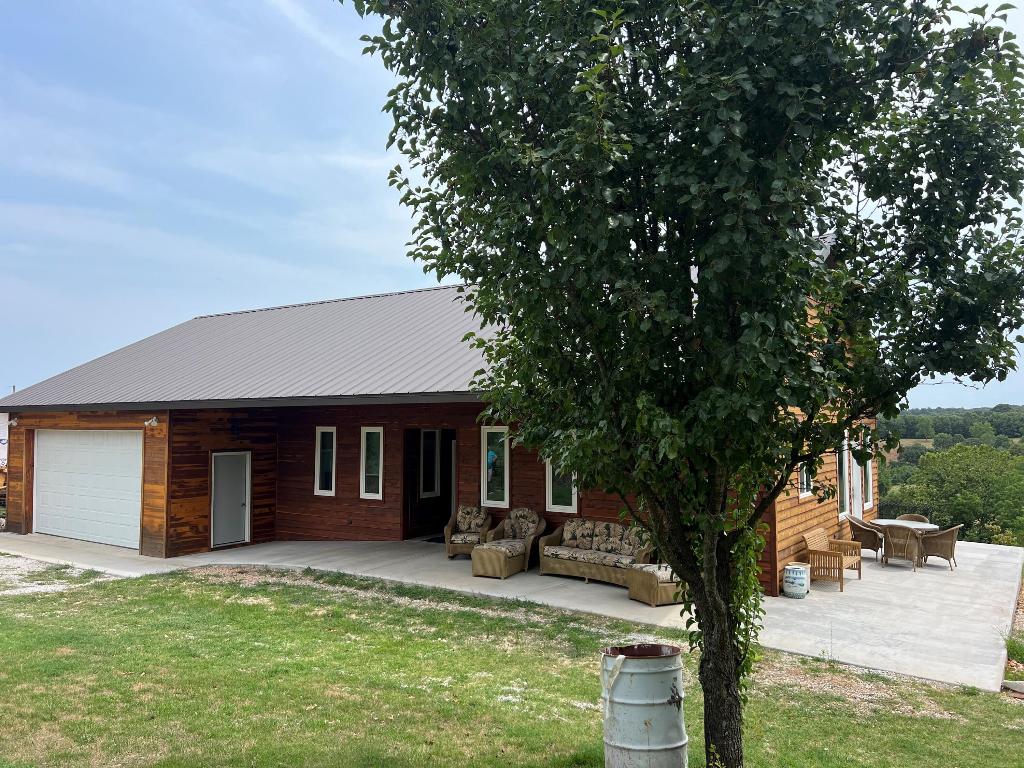 Less than 1 year old 2BR 2BA top of the line construction. 1,280 sq ft, granite countertops, all stainless steel appliances and washer and dryer will convey, LTV flooring, 6 panel doors, great view to the south, 24x28 heated and cooled attached garage, and a 14x28 heated and cooled workshop. Cedar exterior, metal roof, house is connected to rural water but also has a well available. Make a great full time resident or just a weekend get away, just a short drive to the Buffalo River or Crooked Creek. Not very often have the chance to purchase a home for less than the appraised value.