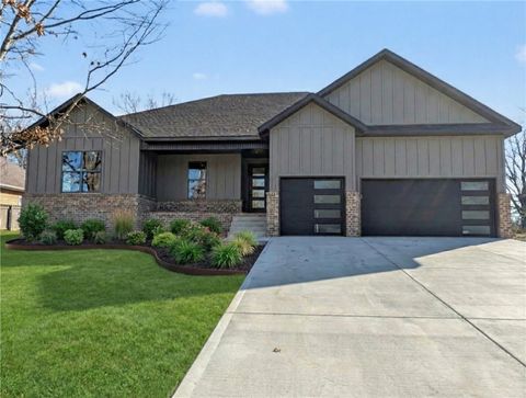 Photo of 11 Latshaw Drive, Bella Vista, AR 72714 (MLS # 1329827)