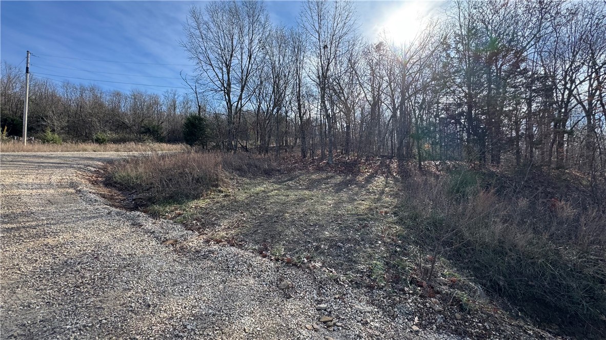 STR 13-14-32, 24-14-32 - Land