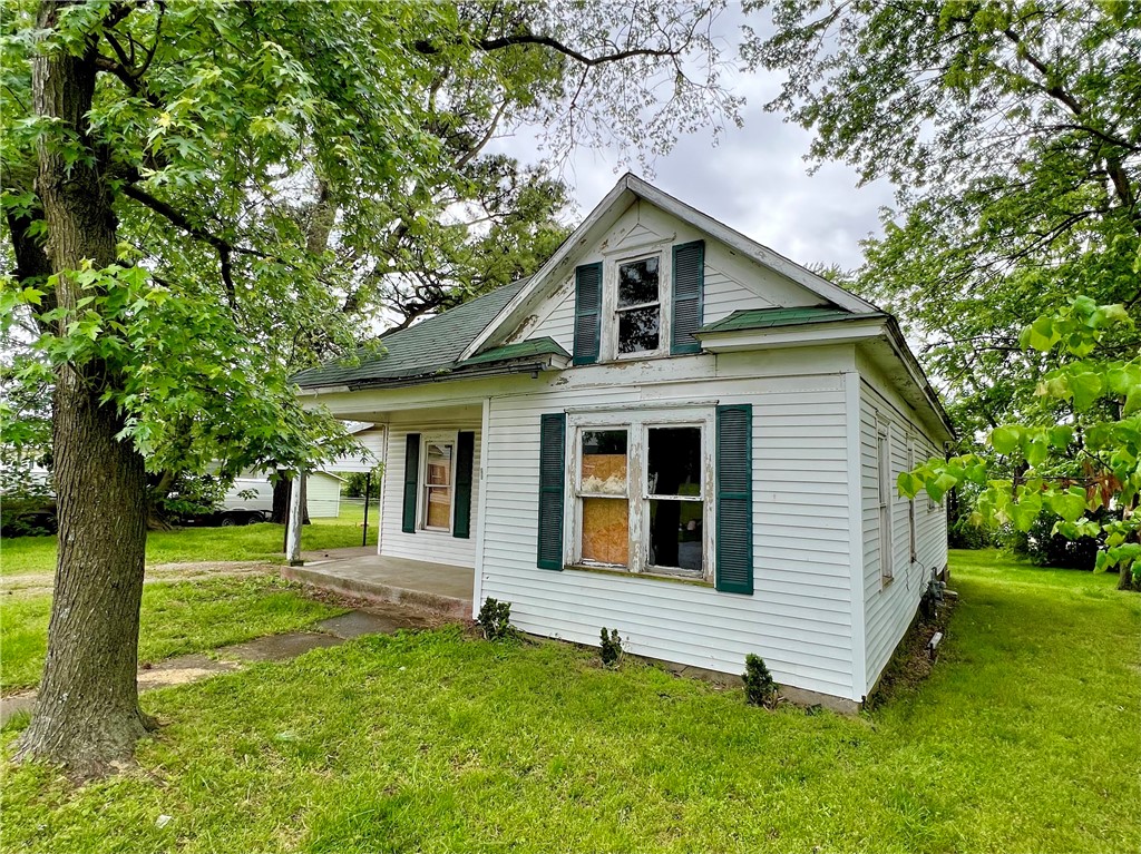 Opportunity is knocking with this awesome flip house. Location is key. This home is centrally located in downtown Green Forest just off the square. Whether you are interested in remodeling it to re-sell or as an investment property for a long term rental or if you are interested in making this a cozy home for you, the possibilities are endless. This home has a nice flow to it with a large living room that features hardwood floors and a tall ceiling with lots of natural light that spills into the eat in kitchen. Just behind that is the laundry/mud room with access to the beautiful large back yard with ample shade from the towering hardwoods. There are two nice sized bedrooms with a full bathroom located between them with easy access to the kitchen and living room as well. This home is in need of a full scale remodel. Seller is selling in AS-IS condition and no repairs or seller concessions will be made.