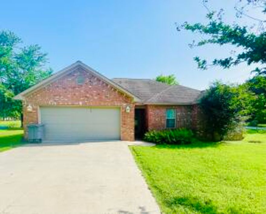 Beautiful home in quiet neighborhood with a large lot. This home has an open family room with eat in kitchen attached. Split bedroom plan. Separate laundry room.  Storage building outback with overhead door. Must see.