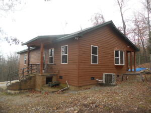 Like new 2BR 2BA home on 6.5 acre all wooded lot with view of the Buffalo River Valley. Home features LP Smart siding, spray foam insulation, 10 foot ceilings, vaulted in the living room and kitchen. Cedar lined closets, walk in shower, water proof vinyl flooring throughout the home. Whiteoak custom built cabinets, all appliances convey, metal roof, underground electric. Heating and cooling bill averages $60/month.