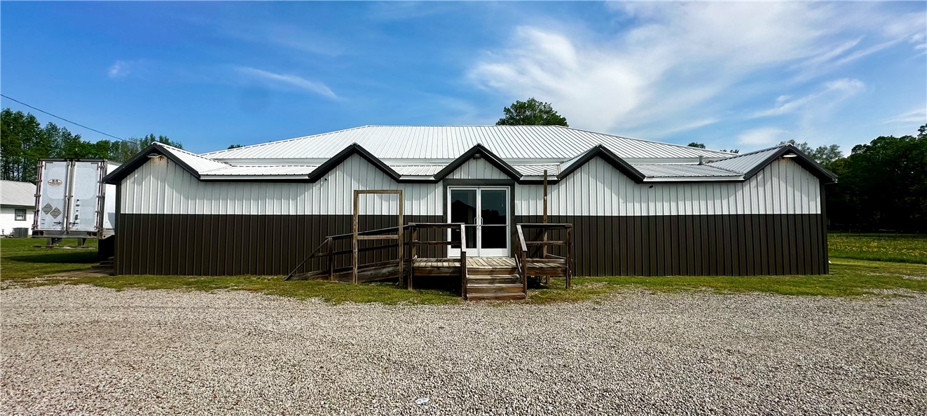 Unlock the potential of this spacious 4,932 sq ft commercial building, located only 2.1 miles from the heart of downtown. Whether you're envisioning office space, retail, a studio, or something entirely unique, this property offers the flexibility and square footage to bring your vision to life. Call today to schedule your private showing!