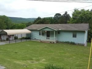 Well Maintained Home nestled in Jasper within walking distance to Jasper Schools and Little Buffalo River. This 3 bed 2 bath Home sits on a nice lot and a full unfinished basement. Nice Big Living Room, back deck and super nice workshop area in Basement. Very clean nice home inside the Jasper city Limits.