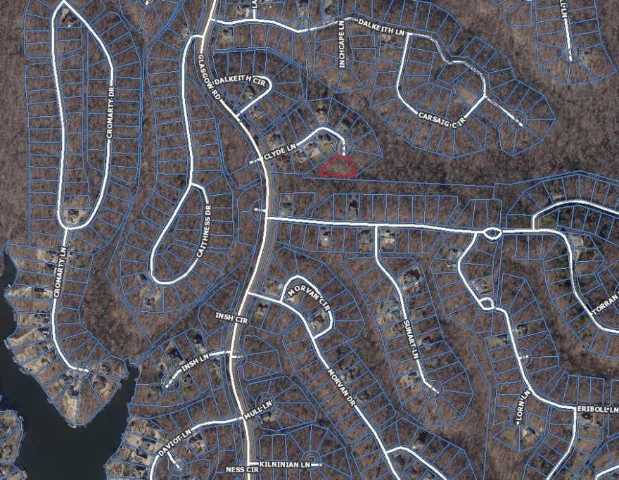 Huge lot to build your home on in Cul-de-sac.  POA amenities include: 108 holes of golf spread among seven golf courses, a golf range/practice center, seven private lakes, swimming pools, tennis, pickleball and basketball courts, miniature golf and playgrounds, walking trails, a gun range, an RV park and campground, and fitness and recreation centers.