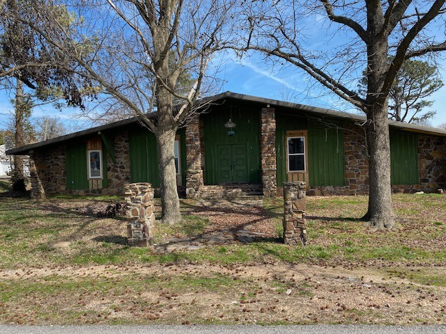 Photo 1 of 5 — 202 SE 3rd Avenue A, Gravette, AR 72736