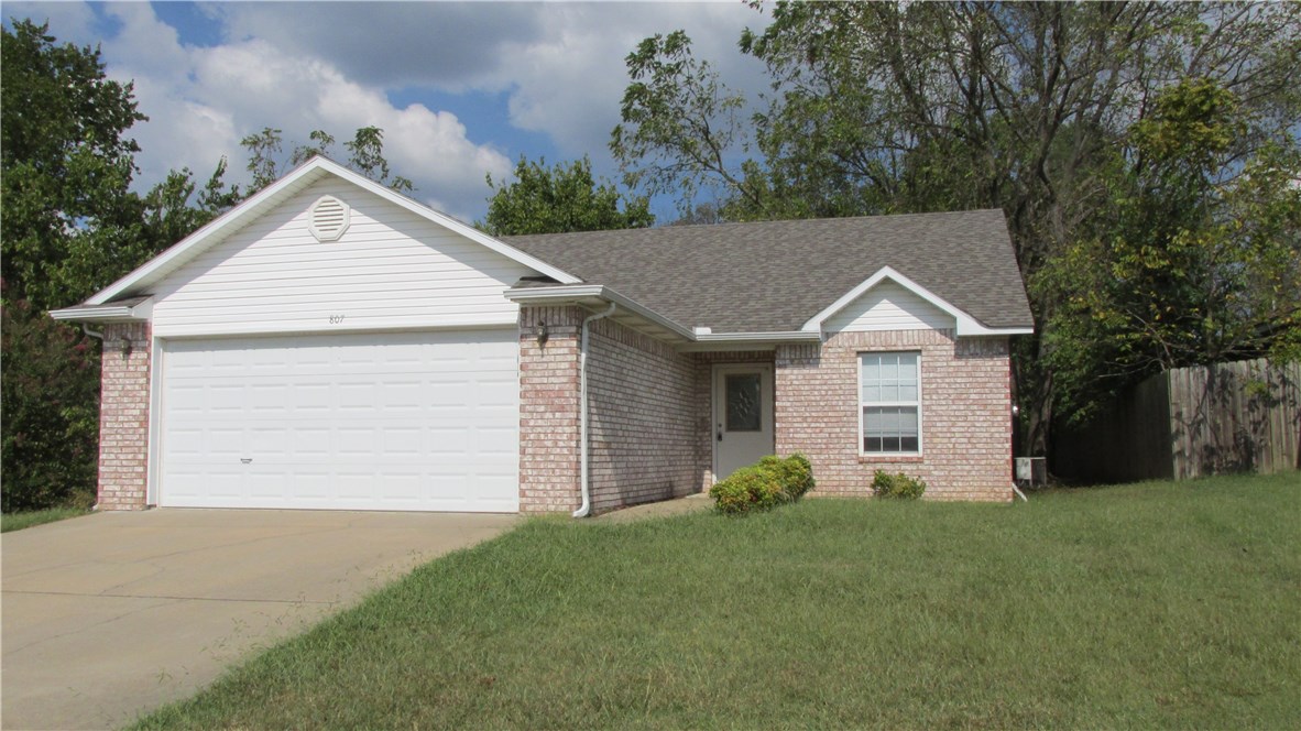 Great 3 bed, 2 bath home in Bentonville. Nice, open living room, all brick, 2-car garage. Park-like fenced in back yard. Very close to Walmart Home Office, Downtown Bentonville Square, and Razorback Greenway Bike Trails.