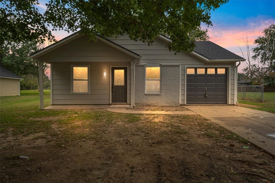 This stunning 3-bedroom, 2-bath home has been completely refreshed inside and out. Exterior highlights include fresh paint, all-new windows, lighting, and a new roof. Inside, youāll find modern luxury vinyl plank flooring, plush carpet, fresh paint throughout, and modern lighting. The kitchen and baths have been stylishly updated with new fixtures, hardware, and finishes. With a functional layout, fenced yard, and move-in-ready condition, this home blends modern upgrades with everyday convenienceājust minutes from schools, parks, and shopping.
Agent is related to seller.