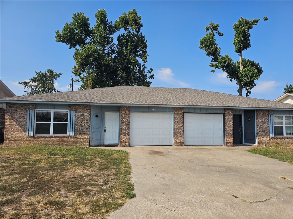 Welcome to 718 S 24th St, a beautifully maintained duplex unit in the heart of Rogers. This spacious 1,100 sq ft home features 2 beds, and 1 bath, with all hardsurface floors throughout. With spacious fenced-in yard. 1 car garage. This home is the perfect blend of comfort and convenience in a convenient location. Don't miss the opportunity to make it yours! We welcome pets but do have a limit on weight (35lb max) and numbers (2).
Smoking is not allowed. Animals are allowed with weight limit of 35 lbs per animal. A non-refundable pet fee of $400 is required, and there is an additional monthly animal rent of $35 each.