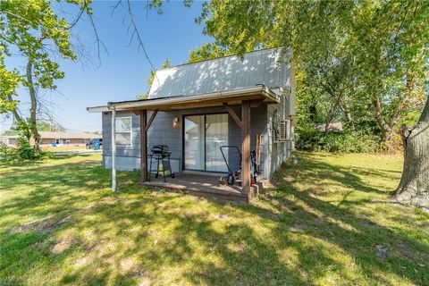 Single Family Residence in Gentry AR 104 Pine Avenue 18.jpg