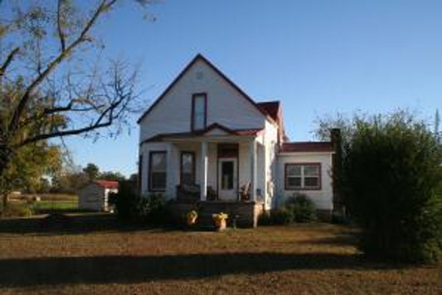 Sold prior to putting in MLS.Cute Doll House on 1 acre with incredible views of Mt Nebo. 3 bedroom 1 bath home with lots of charm. Sit on your back deck and watch the hang gliders. Situated in the Mt Nebo Valley close to the State Park.