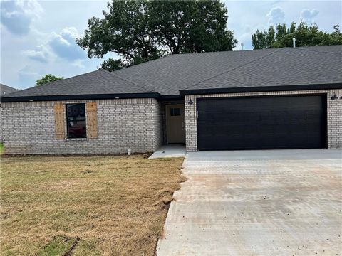 Photo of 305 Tricha B #B, Gravette, AR 72736 (MLS # 1343851)