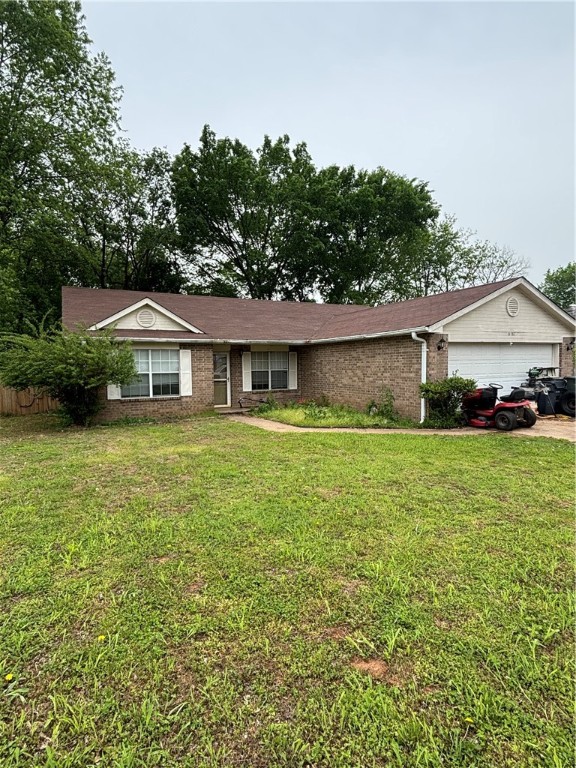Charming 3 bed, 2 bath home in the heart of Fayetteville! Just minutes from shopping, dining, and only a short drive to the University of Arkansas. Enjoy a spacious layout, cozy living area, and a fenced backyard perfect for relaxing or entertaining. Ideal location and move-in ready—don’t miss this one!
