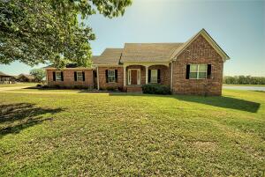 Looking for a home where everyday feels like a vacation day? We got you covered! Check out this Beautiful 4 BDR, 3BA home, separate bonus room or office nestled right on the lake in Chamberlyne Country Club grounds. Open LR, kitchen/breakfast nook great for entertaining, formal dining also. New roof and gutters. Generac whole house generator. Enjoy your immaculate views of the nearby mountains, sipping coffee from your back patio while watching the sun glint off the lake water, or head over to the first tee and golf your day away with friends or family!