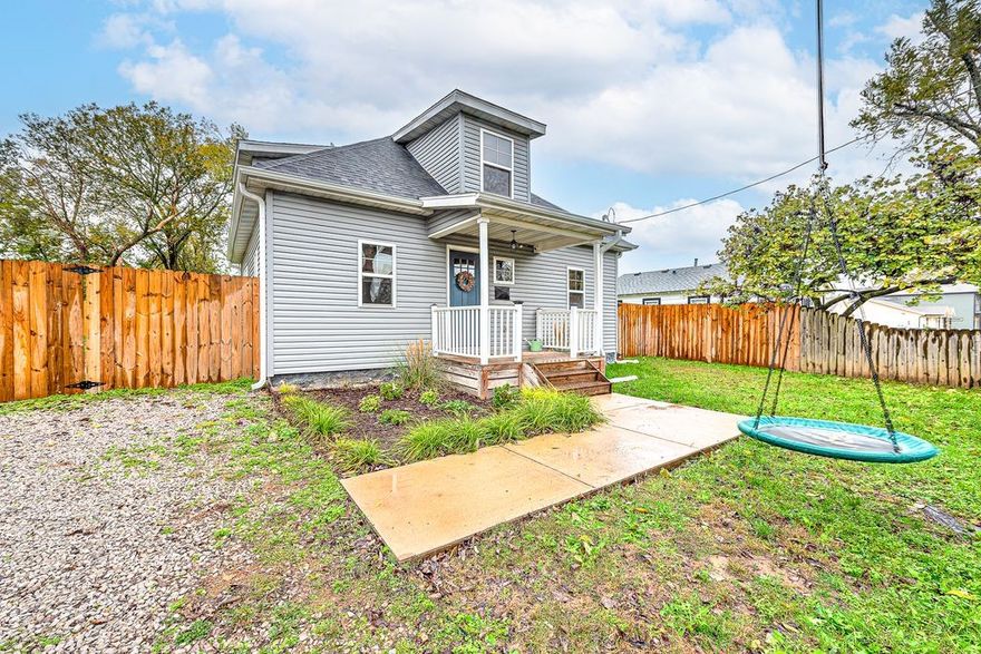 This isn’t just a Furnished house; it’s part of a vibrant, family-friendly neighborhood. Located only 0.6 miles from the lively Bentonville Square and the world-renowned Crystal Bridges Museum, you’ll enjoy culture, dining, and entertainment right at your doorstep.