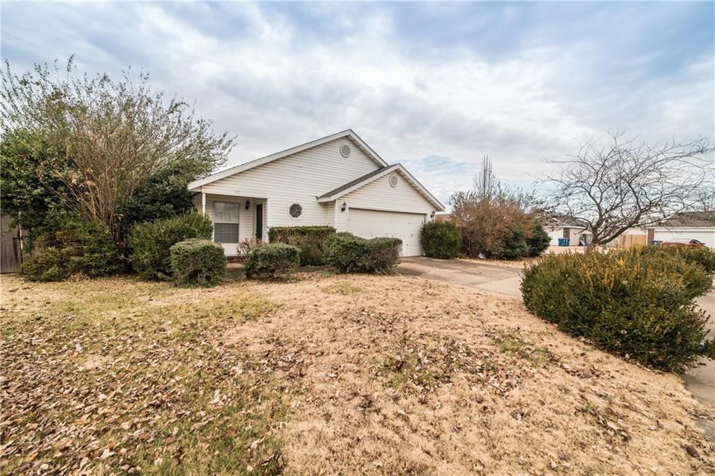 This cute 3 bedroom,2 bath home w/ 2 car garage & privacy fenced yard. All appliances convey. All just minutes to Wal-mart home office and down town Bentonville.