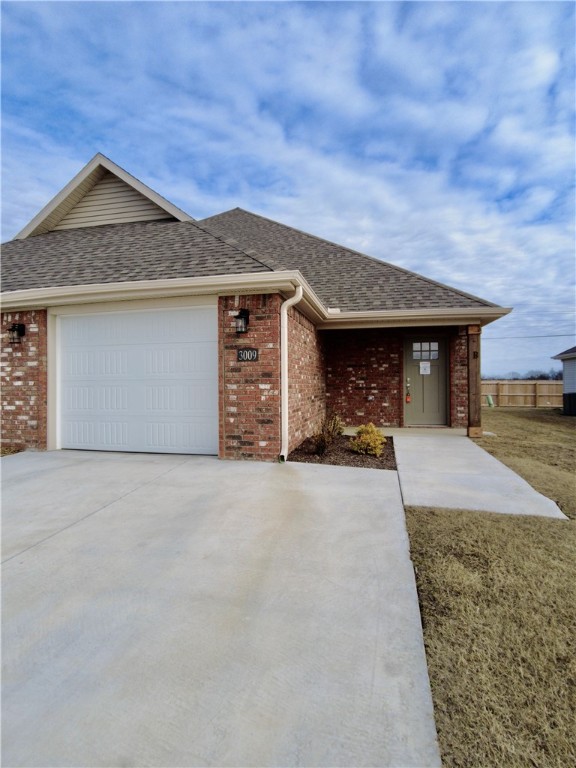 This 3 bed/ 2 bath duplex w/ 1 car garage features an open-floor plan and high-end finishes such as crown molding, stainless steel appliances, and much more! There are a limited number available. We look forward to helping you make The Commons at Endura Park your new home!
Owner uses RENTLY system for showings. Go anytime and call the # on the front door and you will get a code to enter.
To apply please go to orchardpropertiesar.com