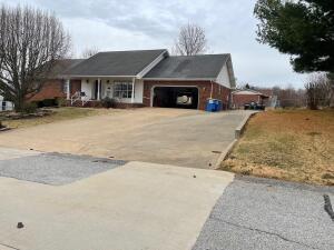 Well maintained home located in central subdivision with quick access to the golf course, shopping, and dining. Includes full walkout basement with partial kitchen amenities.