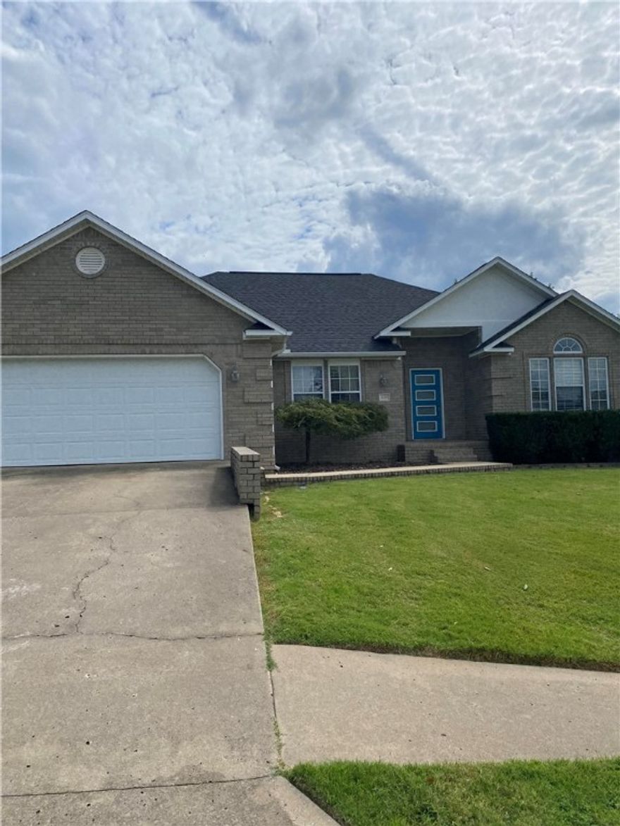 Discover comfort and convenience in this charming 3-bedroom, 2-full-bath home located in the heart of Fayetteville. Featuring a spacious, open layout and a huge backyard perfect for relaxing, entertaining, or giving your dogs plenty of room to play, this home offers the ideal blend of functionality and lifestyle.
The property comes fully equipped with all major appliances, making move-in a breeze. Enjoy easy access to nearby shopping centers, dining options, and the University of Arkansas, all just minutes away.
As a resident, you’ll also have access to a community pool, perfect for cooling off on warm Fayetteville days. Dogs are welcome, so bring your furry companions along!
This home is a perfect fit for anyone looking for comfort, space, and unbeatable convenience in a sought-after Fayetteville location.

No Cats/ Smoking