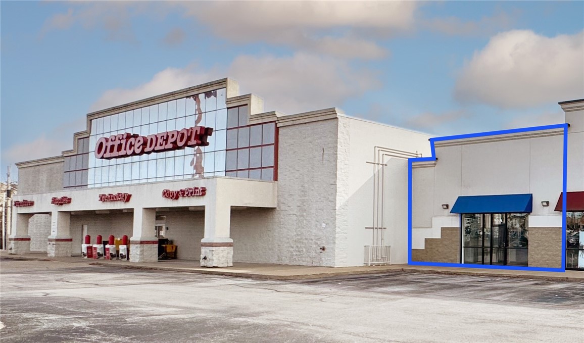 Office Depot-anchored retail and office space for lease in busy shopping center on W Walnut Street near Interstate 49. Located near Scottsdale Shopping Center and surrounded by strong performing national retail and restaurant brands such as Lowe’s, Barnes & Noble, Kohl’s and Belk.
• Starbucks, Courtyard Marriott and Outback Steakhouse are within walking distance of property
• Traffic light on W Walnut leads directly into the parking lot