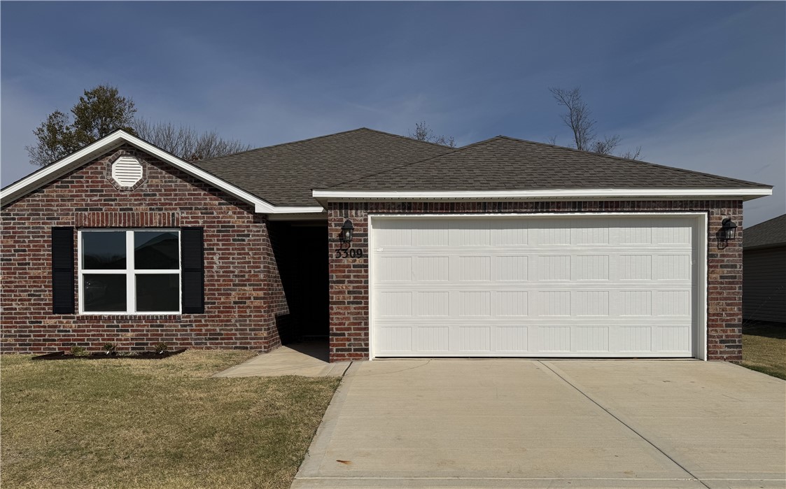 OFFERING A 5.25% FIXED INTEREST RATE ON VA, USDA,AND FHA LOANS OR $12K TOWARDS CLOSING COSTSTHROUGH 11/14/24 @6:00PM OR UNTIL FUNDS RUN OUT WHEN USING PREFERRED LENDER AND TITLE COMPANY!!!!
IMMEDIATE MOVE IN!!
Discover the stunning Fenway plan, a true gem that exudes curb appeal with its inviting covered front porch and thoughtfully landscaped yard. Step inside to an airy open floor plan featuring three spacious bedrooms and two well-appointed bathrooms, all centered around a grand family room perfect for gathering. Enjoy cozy meals in the charming breakfast nook, while the beautifully designed kitchen boasts energy-efficient appliances, generous counter space, and a roomy pantry for all your culinary needs. Plus, a covered entryway adds an extra touch of elegance. Donāt miss your chance to learn more about this exceptional home today! *Photos are of a similar model.
