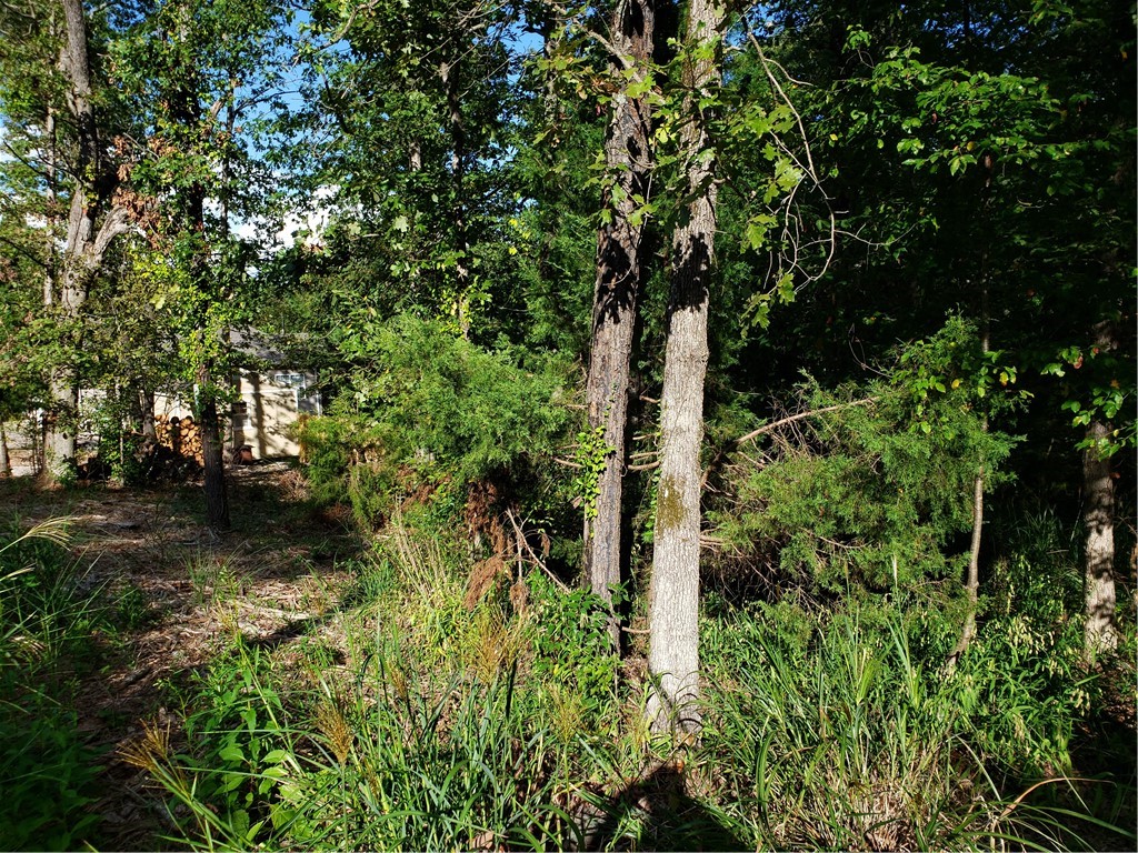 City Sewer. Great location. Metfield Recreation Center Club House, golf, swimming and more.