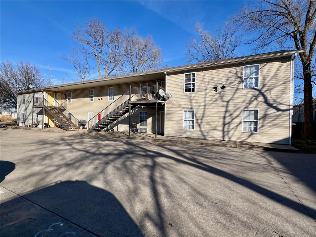 1-17-30 SPRINGDALE OUTLOTS - Residential Lease