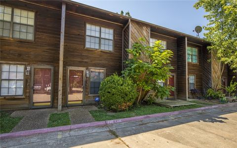 Photo of 1370 N Oakland Avenue 7 #7, Fayetteville, AR 72703 (MLS # 1332685)