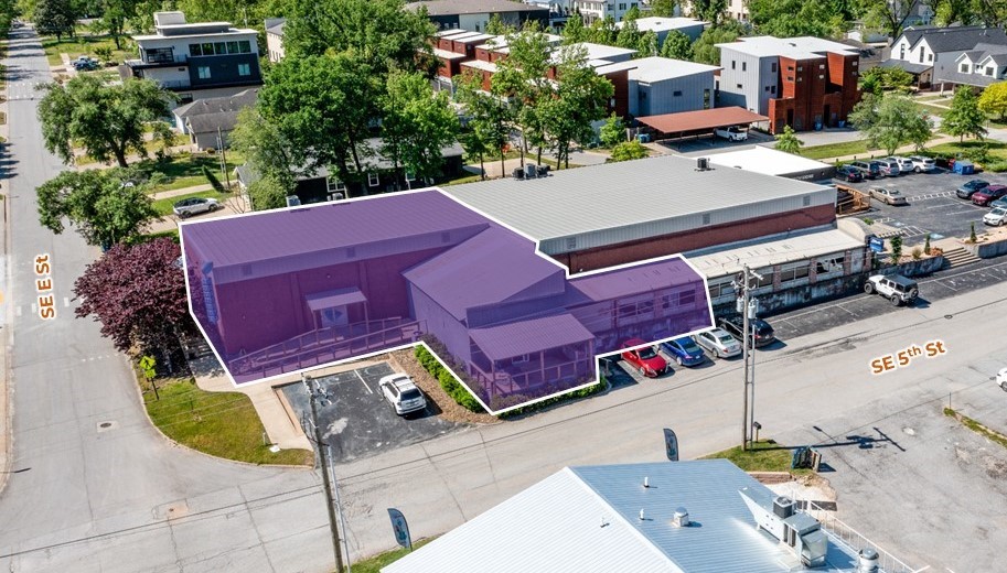 Office space with 3 bathrooms + shower, 1 conference room, ± 10 offices, and bike storage. Located within walking distance to the new Walmart campus and downtown Bentonville. Adjacent to The Momentary and 8th Street Market. Situated in the 5th Street Entertainment District, which is located between the Bentonville Square and Walmart Headquarters.