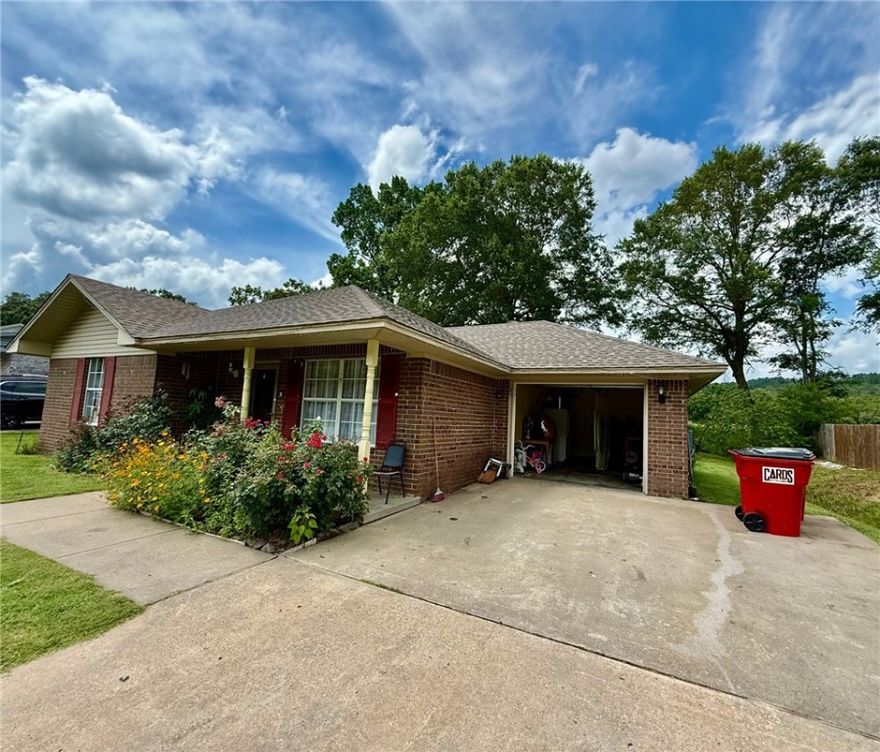 Modern Comfort meets classic charm -3 Bed 2-bath home for sale!
Welcome to your next home! This beautifully maintained 3-bedroom, 2-bathroom residence offers the perfect blend and comfort, functionality and style. Whether you are starting a new chapter or looking to upgrade, this home has everything you need and more. Don't miss this this opportunity -homes like this don't stay on the market for long! Call today to schedule a showing.
