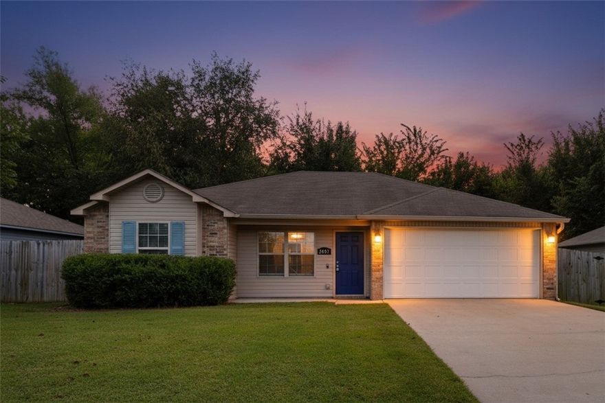 Welcome to this fantastic starter or investment opportunity in Bentonville! Featuring 3 bedrooms, 2 bathrooms, and a 2-car garage with 1,121 sq ft, this home is the perfect blend of comfort and convenience. Located in a prime spot near schools, easy access to parks, shopping, and all the amenities Bentonville has to offer.  You’ll love being part of the highly sought-after Bentonville School District.
Even better, the seller is replacing the roof, so you’ll enjoy the peace of mind of having a brand-new roof on your new home! This home’s affordable price point makes it a rare find in today’s market – whether you’re a first-time buyer or looking for a smart investment property.
Don’t miss your chance to own in one of Northwest Arkansas’ most desirable areas!