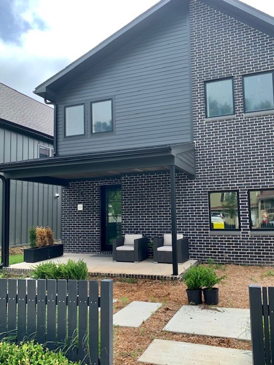 Beautifully crafted, contemporary 4 bedroom (master on the first floor), Single-Family house with  attached garage. Perfect location!! Walking or biking distance to all the Downtown Bentonville festivities and shops. This home as it all, including a study/media room and playroom, with all the gorgeous high end finishes: Quartz Counter Tops, Brazillian oak flooring, custom doors, nest thermostat, Vaulted Ceilings, Custom Cabinets, Custom Metal stair railings, Pella windows, beautiful kohler sinks, and much more! Create your home and make your own memories in this modern downtown dream house.