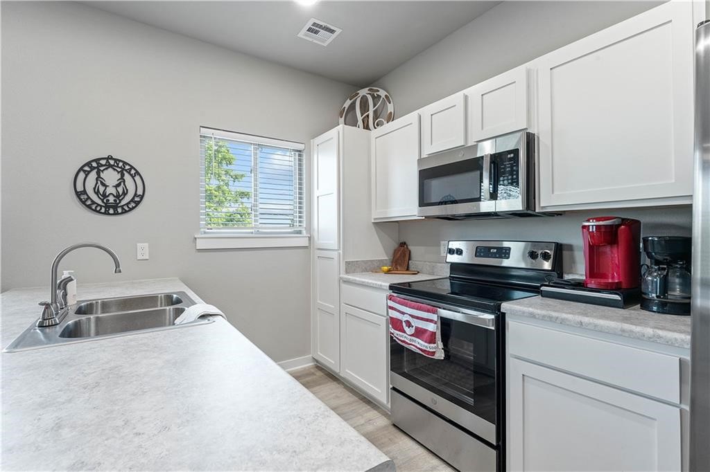 Townhomes On Gregg Hpr - Residential