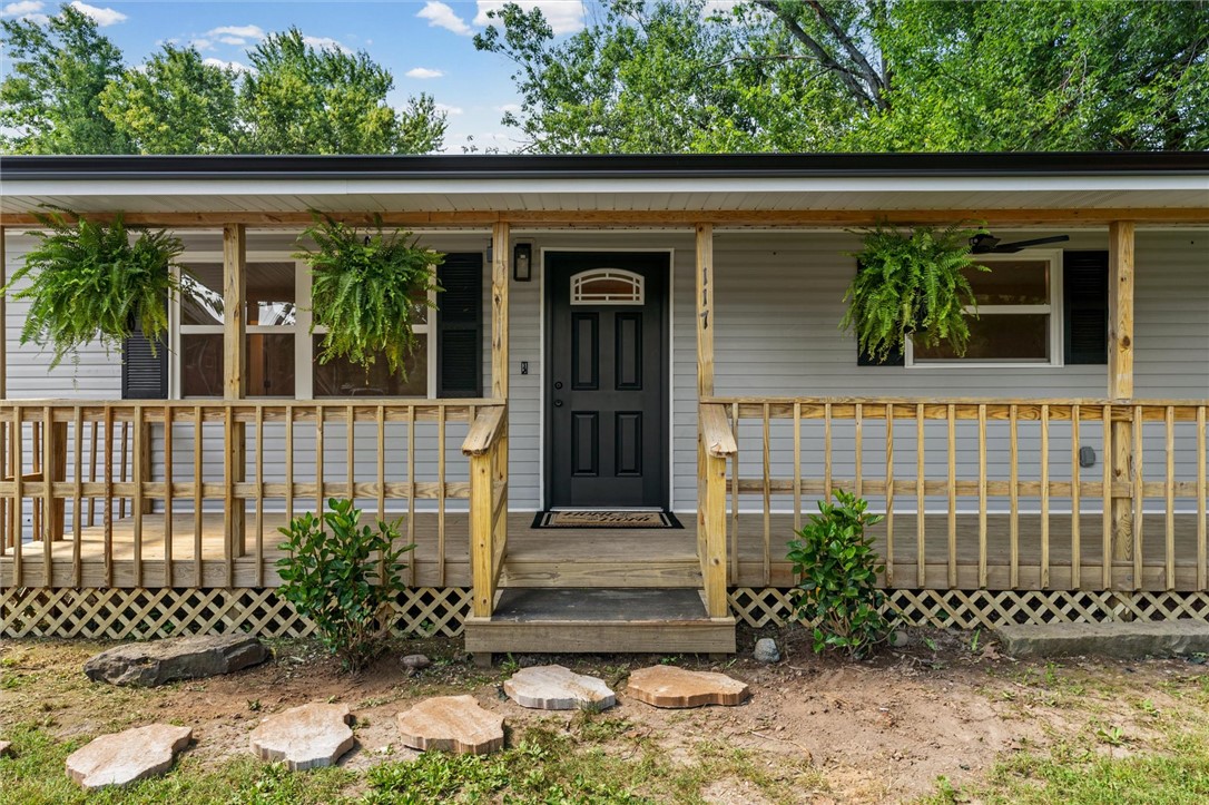 Photo 1 of 28 — 117 Van Dorn Street, Pea Ridge, AR 72751