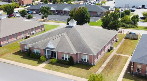 Photo of 102 SE Executive Drive 4 & 6 #4 & 6, Bentonville, AR 72712 (MLS # 1325110)