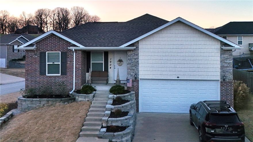 Built in 2019, this beautifully maintained 3 bedroom 3 bath home features an open floor plan, spacious master suite with a large walk-in closet, finished basement, solar panels, and more. Located only 5 minutes away from the golf course and 30 minutes away from Branson, MO, Table Rock Lake, and Bull Shoals Lake.