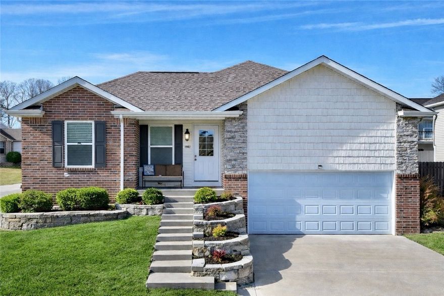 Built in 2019, this modern, low-maintenance, energy-efficient home is designed for today’s lifestyle, featuring solar panels and a fully finished walkout basement perfect for working from home, hosting guests, entertaining, or multigenerational living. Just five minutes from the golf course and only 30 minutes from Branson, Table Rock Lake, and Bull Shoals Lake—ideal for both everyday living.