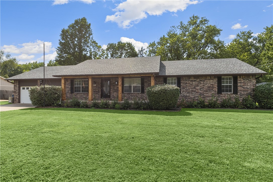 Downtown Bentonville Remodeled home is walking distance to Crystal Bridges, Compton gardens, The Square. New everything has everything you could want since the remodel. New lighting. New Windows, Granite Counters and custom wood butcher block center island. The swim pool is heated and new finish. 3 bedrooms with office/ 4hth bedroom. All new appliances gas stove. dishwasher and new refrigerator . Large deck and very private. Move in and enjoy all downtown Bentonville has to offer.