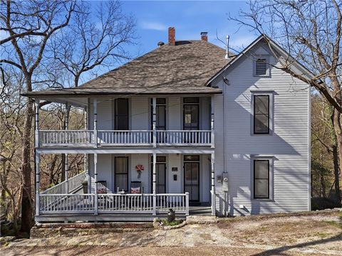 Photo of 17 Hilton Street, Eureka Springs, AR 72632 (MLS # 1341678)