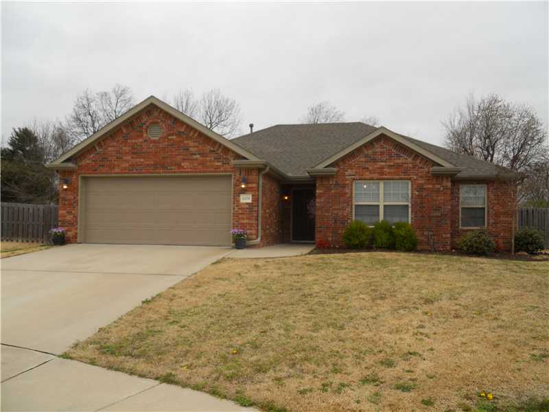 CHARMING ALL BRICK HOME WITH 3 BEDROOMS & 2 BATHS. GRANITE AND STAINLESS STEEL APPLIANCES ADORN THIS SPACIOUS KITCHEN W/CUSTOM CABINETS. DOUBLE SINKS, WHIRLPOOL TUB WITH WALK-IN CLOSETS IN MASTER. VAULTED CEILINGS & CROWN MOLDING ENHANCE THIS OPEN SPLIT,FLOOR PLAN. HOME IS LOCATED AT THE END OF A CULDESAC WITH A HUGE TREE LINED BACKYARD.