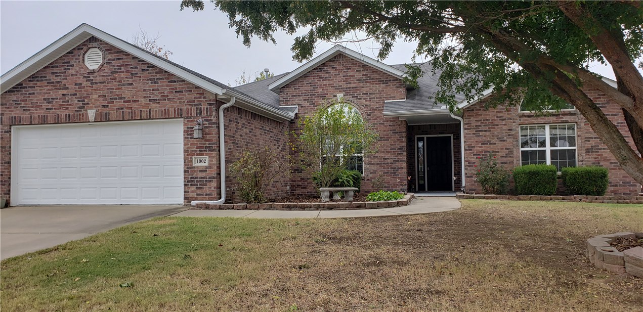 All brick home with privacy fenced back yard. Large rooms and lots of space.Split floor plan with 4 bedrooms, granite tops in the kitchen, tile fireplace, whirlpool tub, blinds. New paint and new floors.