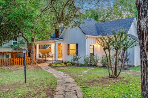 Photo of 319 S College Avenue, Fayetteville, AR 72701 (MLS # 1331772)