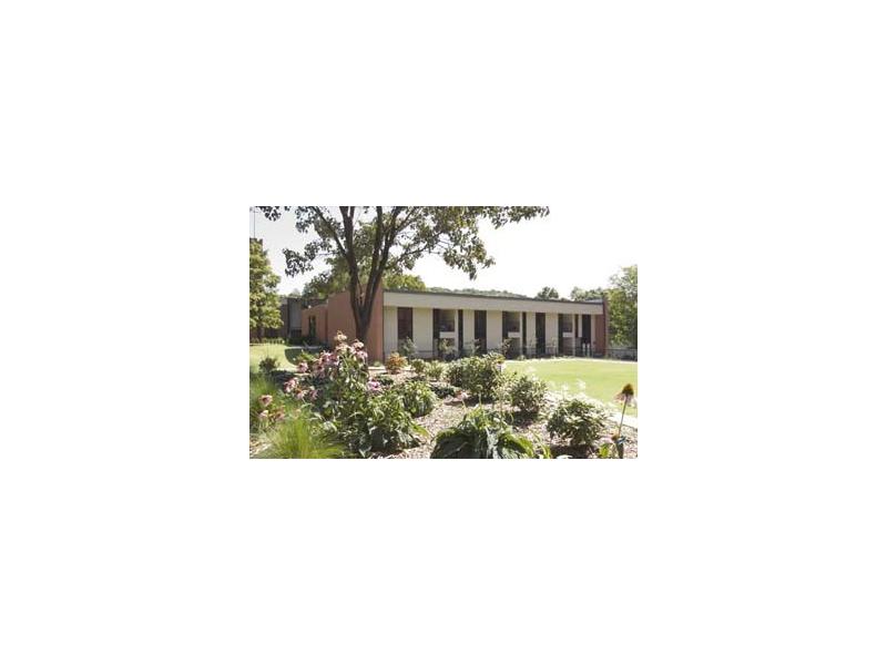 VERY CUTE CONDO, LOCATED IN THE HISTORIC DISTRICT, RESERVED PARKING SPACE AND OUTDOOR BALCONY.