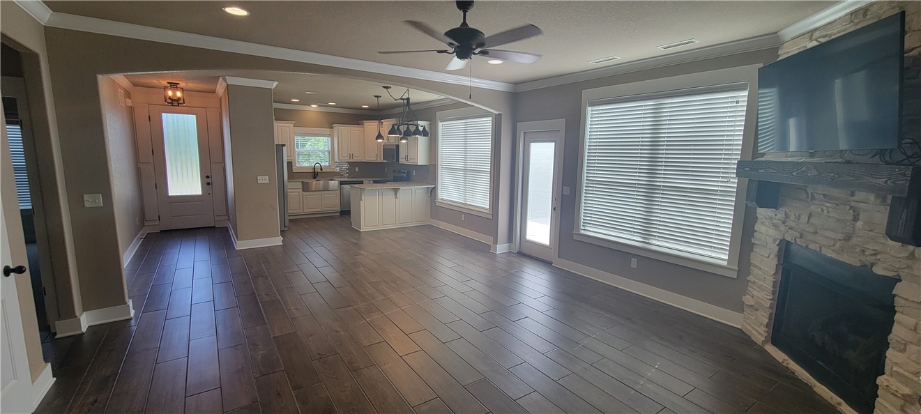 VILLAS AT FOREST HILLS - Residential Lease