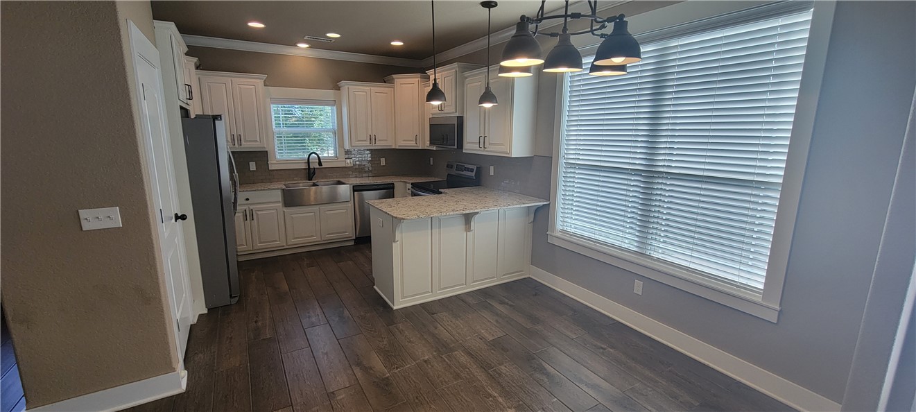 VILLAS AT FOREST HILLS - Residential Lease