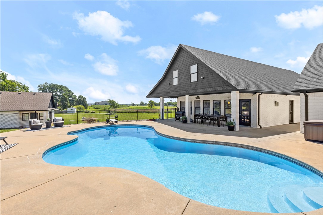 Jo Dar Van Estate Pea Ridge - Residential