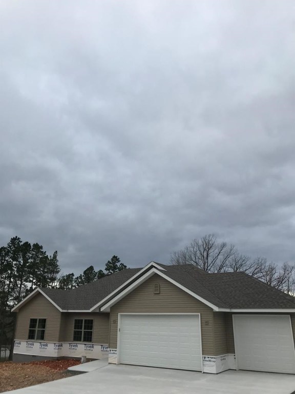 Wonderful new construction 3 bed 2 bath home in Bella Vista. This home features a corner fire place, eat in kitchen, soaking tub in master, crown molding, a flat corner lot on almost a half area, and so much more.