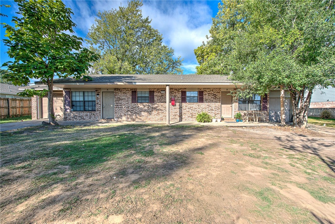 1500 & 1508 N Pleasant Street A & B